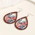 Independence Day Holzohrringe in Tropfenform mit US-Flagge und LOVE-Ausschnitt - Love Stil