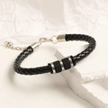 Detalle de una pulsera de cuero trenzado negro con cierre plateado y cadena ajustable - Estilo decorativo de malla antideslizante con anillo plateado (9 estilos B409)
