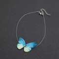Minimalistisches unsichtbares Schmetterling-Choker mit blauem Tüllanhänger und Kristallen - Hellgrün (Blau-Gelb Farbverlauf)