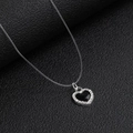 Collar retro con colgante de corazón negro, cristales y sedal transparente - Corazón