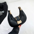 Bolso hobo negro de moda con asa de media luna dorada y hebilla cuadrada de oro - Negro