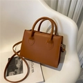 Borsa a tracolla quadrata marrone minimalista con doppio manico e cinturino regolabile - Marrone