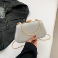 Pochette da sera in tessuto argento con chiusura a girasole dorata e catena - Argento
