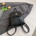 Mini schwarzer PU Leder Rucksack mit weißer Schmetterlingsschnalle und Kordelzug - Schwarz