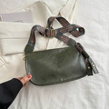 Borsa a bauletto retrò verde scuro con ampia tracolla jacquard etnica e nappe - Verde