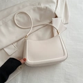 Sac à bandoulière minimaliste blanc crème en cuir lisse avec détails dorés chic - Blanc