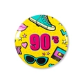 Primo piano della spilla retrò anni '90 con icone pop art e scarpe da ginnastica - Stile 90's Pop Art (Articolo 1)