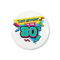 Vista dettagliata della spilla circolare in banda stagnata con grafica retrò anni '80 - Stile Take Me Back To The 80's (Articolo 5)