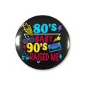 Dettaglio della spilla retrò 80's Baby 90's Raised Me con elementi grafici pop art - Stile 80's Baby 90's Raised Me (Articolo 8)