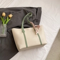 Borsa tote crema con manici verdi e sciarpa stampata per l'ufficio e il tempo libero - Bianco Verde