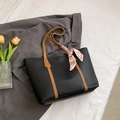 Borsa tote in pelle nera con tracolle marroni a contrasto e foulard di seta con motivo H - Nero Marrone