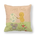 Housse de coussin en lin Joyeuses Pâques avec poussin jaune et œufs décoratifs - Poussin Peignant un Œuf (11)