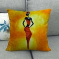 Detail eines Leinen-Kissenbezugs mit einer afrikanischen Frau im roten Kleid auf dem Sofa - Afrikanische Frauenkunst Stil 7 (7) / 45x45cm