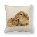 Détail de la texture en lin montrant des motifs de lapins sur la housse de coussin - Lapins Béliers