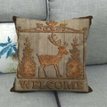 Vintage Hirsch Kissenbezug aus Leinen mit Welcome Aufdruck auf grauem Sofa - 45x45 cm / Hirsch und Wald Welcome (2)