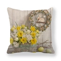 Federa in lino per Pasqua con narcisi gialli, ghirlanda di coniglio e uova colorate - Cesto di Narcisi Gialli (3)