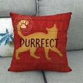 Housse de coussin en lin avec silhouette de chat rouge et texte Purrfect sur canapé - Style Chat Rouge (5) / 45x45cm