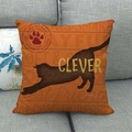 Housse de coussin carrée en lin orange avec silhouette de chat sur un canapé gris - Style Chat Orange (10) / 45x45cm
