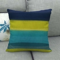 Detailansicht des Leinen-Kissenbezugs mit marineblauen, limetten- und cyanfarbenen Streifen - 45x45 cm / Blau Grün Gelb Streifen (2)