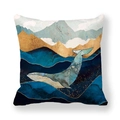 Kussensloop met artistieke oceaangolven, gouden bergen en een springende walvis-print - Abstracte Oceaan Golf Walvis