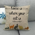 Linnen kussensloop met Home Is Where Your Cat Is tekst en kleurrijke kattenpatronen - Beige Achtergrond Zwarte Letter Kat Silhouet