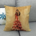 Eleganter Kissenbezug mit Flamencotänzerin aus Leinen auf grauem Sofa, ockergelber Bezug - Flamenco-Tänzer - Ockergelb