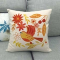 Housse de coussin en lin avec oiseau jaune et motifs floraux sur canapé gris - Style Oiseau Jaune et Fleur (8) / 45x45 cm