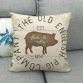 Quadratisches Leinenkissen mit braunem Vintage-Schweinedruck auf grauem Sofahintergrund - Braune Schweinesilhouette (4)