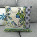 Housse de coussin carrée en lin style vintage avec paon et Paris sur canapé gris - Bleu Paon Vintage Paon (6)