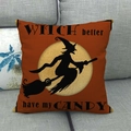 Dettaglio della federa per cuscino Halloween in lino con silhouette di strega su arancio - 45x45 cm / Strega sulla Scopa Arancione Nero (7)