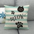 Detail van linnen kussensloop met kattenkop en meow-tekst op muntgroene strepen - Muntgroen Gestreepte Meow Kat (2)