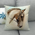 Detalle del patrón de caballo salvaje en acuarela en una funda de cojín de lino y algodón - Estilo Cabeza de Caballo de Acuarela (1) / 1 Pieza