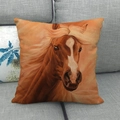 Funda de cojín de lino con retrato de caballo realista sobre un sofá gris - Estilo Caballo Marrón Realista (4) / 1 Pieza