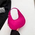 Sac hobo rose fuchsia en cuir synthétique effet crocodile avec détails métalliques - Rouge Rose