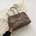 Dunkelbraune matte Schultertasche mit großem Fassungsvermögen und gewebter Kette - Braun