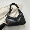Borsa a spalla minimalista in pelle nera lucida con manico arricciato alla moda - Nero