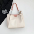 Elegante borsa tote beige in PU con tracolla rosa a catena e ciondolo di peluche - Con Ciondolo / Rosa