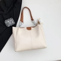 Borsa tote beige minimalista con finiture in pelle marrone e ciondolo a forma di pecora - Con Ciondolo / Marrone
