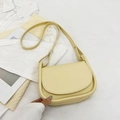Sacoche selle minimaliste jaune clair en similicuir avec bandoulière réglable chic - Jaune