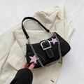 Schwarze Y2K Segeltuchtasche mit rosa Sternen und silberner Schnallenkette - Schwarz
