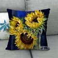 Federa per cuscino in lino con stampa a fiori di girasole su un divano in tessuto grigio - 45*45cm / Tre Girasoli (5) / Multicolore