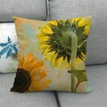 Texture détaillée de la housse de coussin en lin à motif tournesol sur canapé gris - Peinture à l'Huile Tournesol (11)