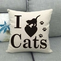 Leinen-Kissenbezug mit schwarzer Katzen-Silhouette und Pfoten auf dem Sofa - I Love Cats Druck (2)