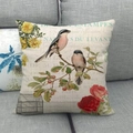 Vintage-Kissenbezug mit Blumen- und Vogelmotiv auf grauem Sofa - Französische Vintage Vögel Und Blumen (6)