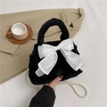 Bolso de mano de felpa negra con lazo de satén blanco y correa de perlas - Negro