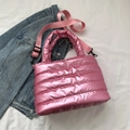 Borsa tote trapuntata rosa lucida con tracolla regolabile e finitura morbida - Rosa