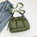 Sac bandoulière en nylon matelassé vert olive avec trois poches avant et sangle réglable - Vert