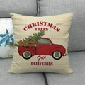 Nahaufnahme des roten Weihnachts-LKW-Drucks auf beigem Kissenbezug in Leinenoptik - Kostenlose Lieferung Weihnachtsbaum Oldtimer-LKW(4)