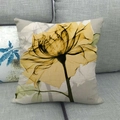 Détail macro du motif floral jaune X-ray sur une taie d'oreiller décorative en lin - Art Floral Rayons X Jaune Vif(13)