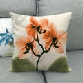 Texture détaillée de la housse de coussin en lin avec un motif artistique d'orchidée orange - Orchidée Orange Peinte à la Main(16)